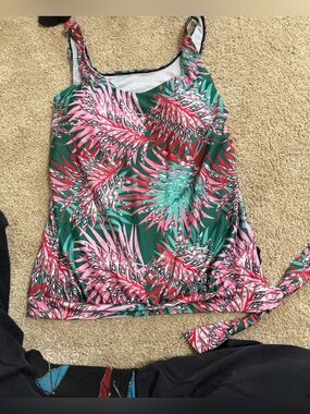Tropical Leaf Print swim shirt side toe never worn built in bra xxl